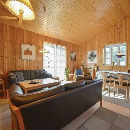 Three-bedroom Holiday In * Kolind